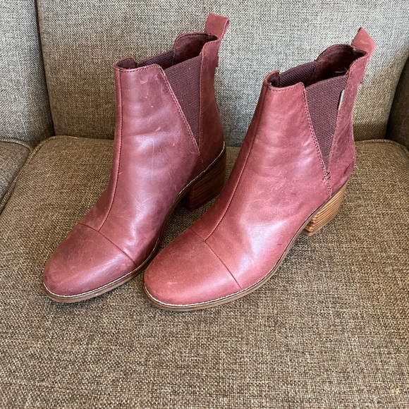 Tom’s leather pull on boot - Picture 4 of 5